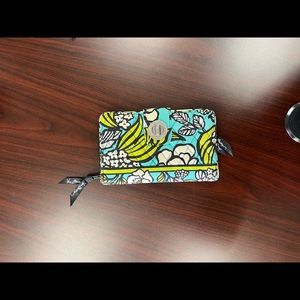Vera Bradley quilted wallet (authentic)